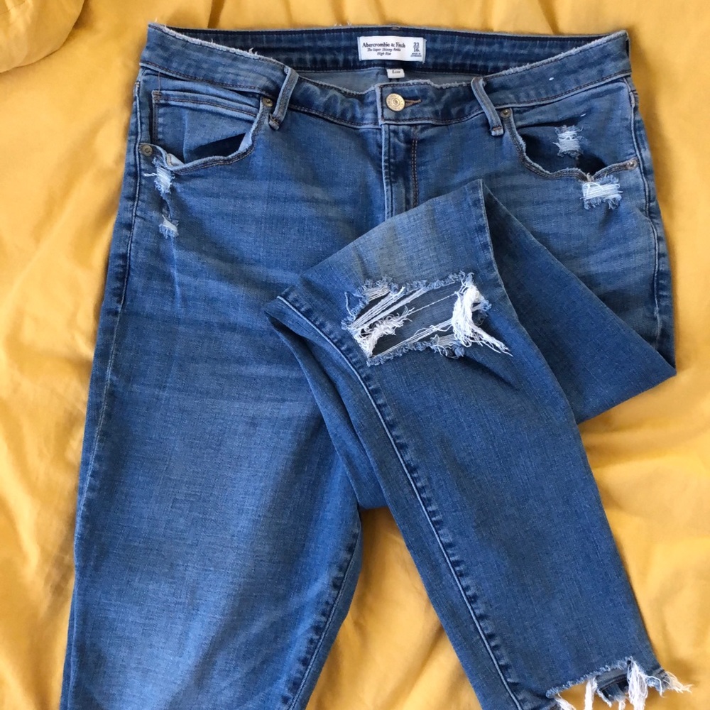 A&F Curve Love, High Rise, Super Skinny Ankle Jean. Size 16L (Waist 33).